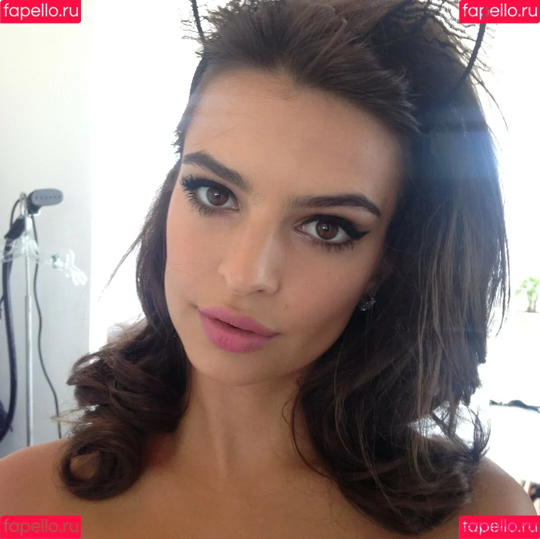 Emily Ratajkowski / emrata Onlyfans Photo Gallery 