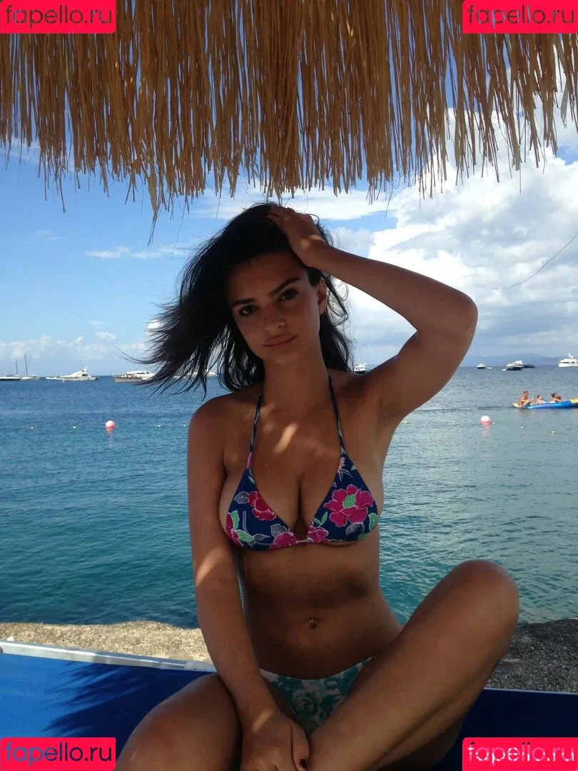 Emily Ratajkowski / emrata Onlyfans Photo Gallery 