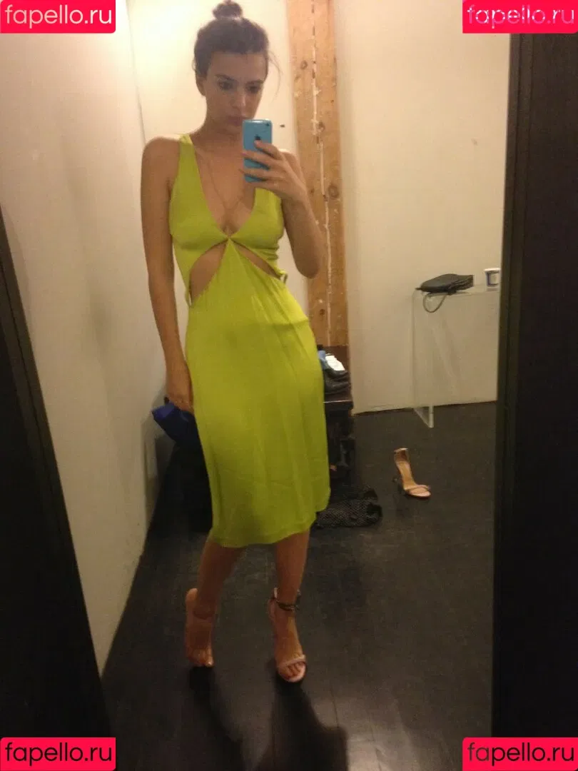 Emily Ratajkowski / emrata Onlyfans Photo Gallery 