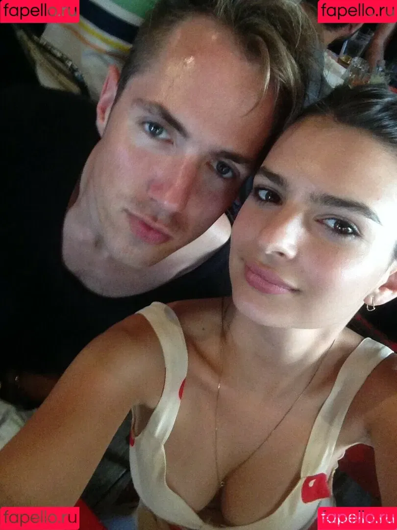 Emily Ratajkowski / emrata Onlyfans Photo Gallery 