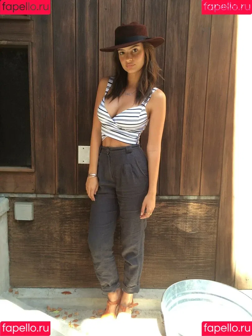 Emily Ratajkowski / emrata Onlyfans Photo Gallery 