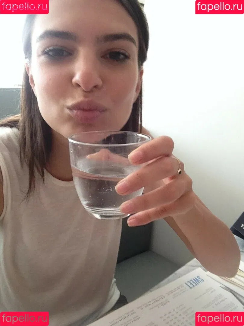 Emily Ratajkowski / emrata Onlyfans Photo Gallery 
