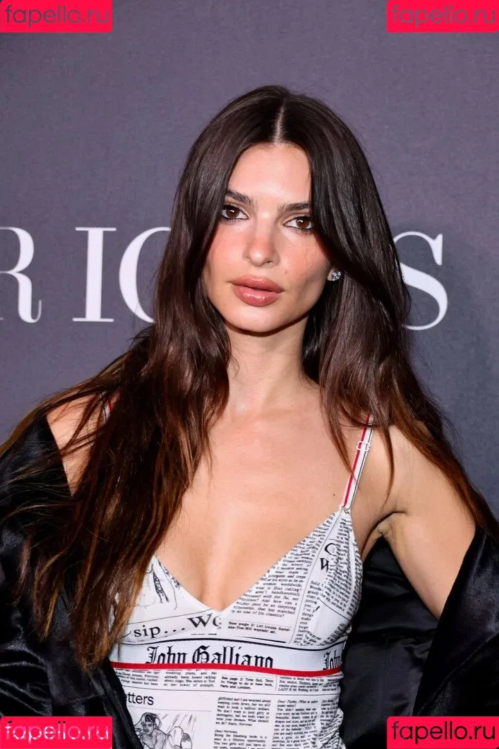 Emily Ratajkowski / emrata Onlyfans Photo Gallery 