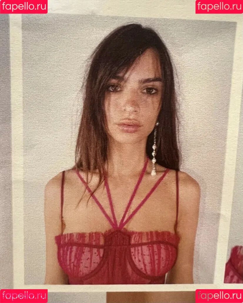 Emily Ratajkowski / emrata Onlyfans Photo Gallery 