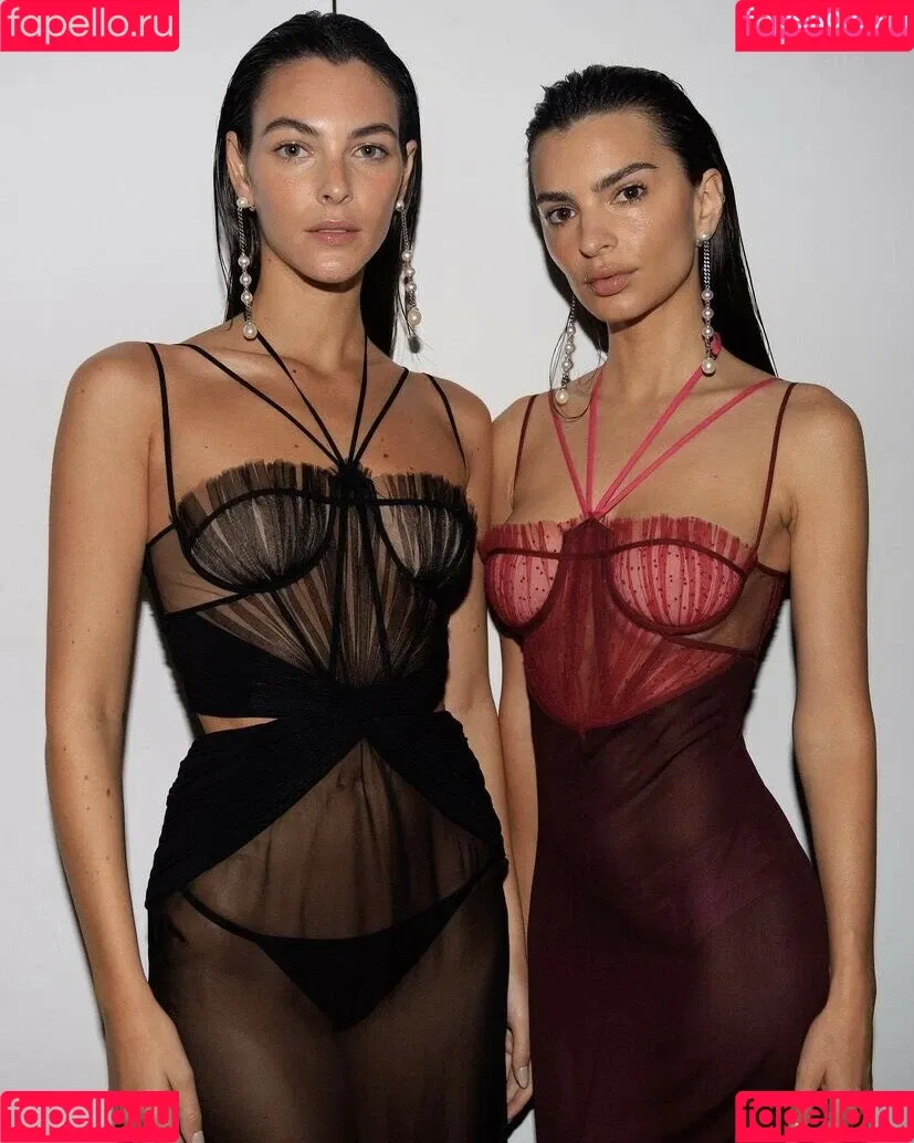 Emily Ratajkowski / emrata Onlyfans Photo Gallery 
