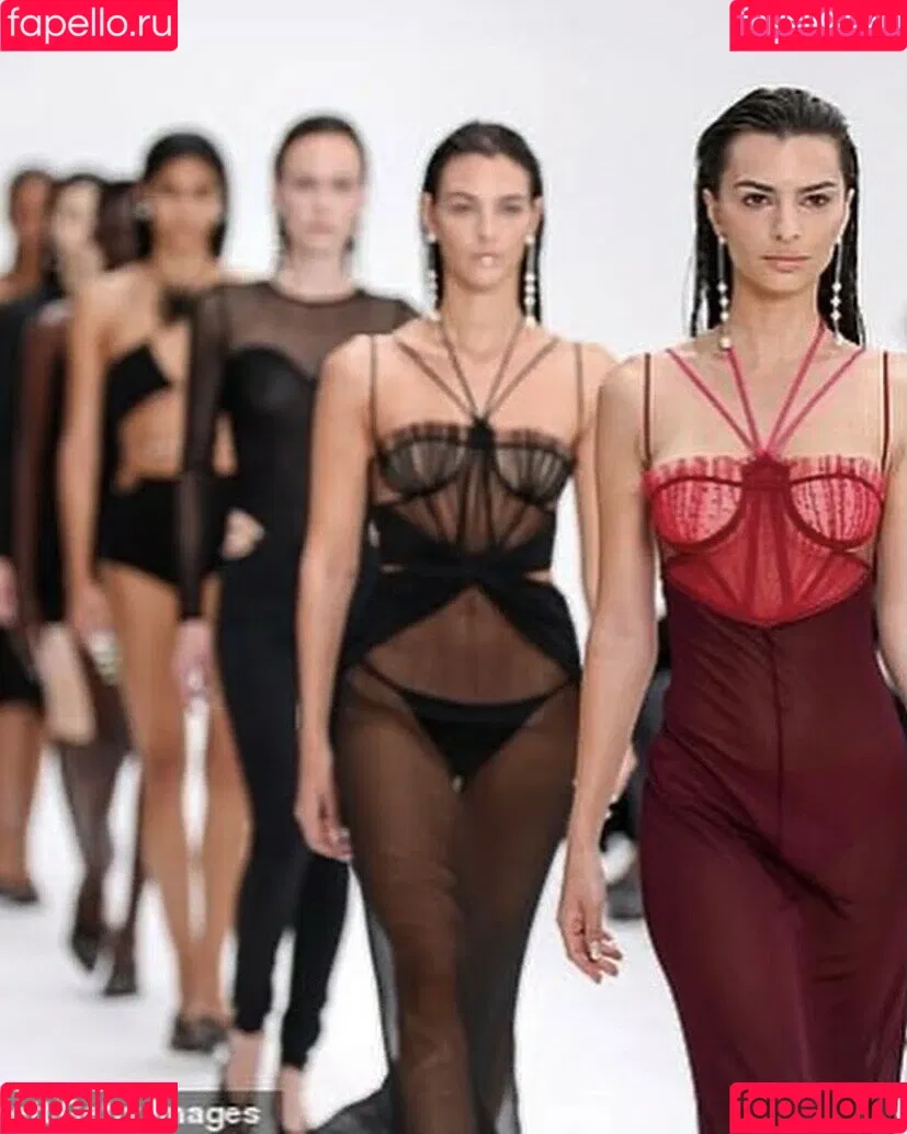 Emily Ratajkowski / emrata Onlyfans Photo Gallery 