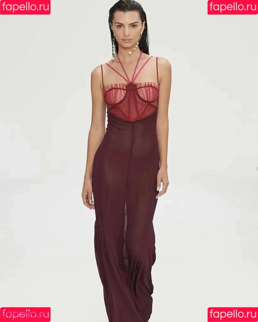 Emily Ratajkowski / emrata Onlyfans Photo Gallery 