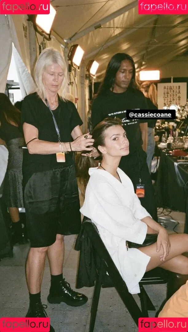Emily Ratajkowski / emrata Onlyfans Photo Gallery 