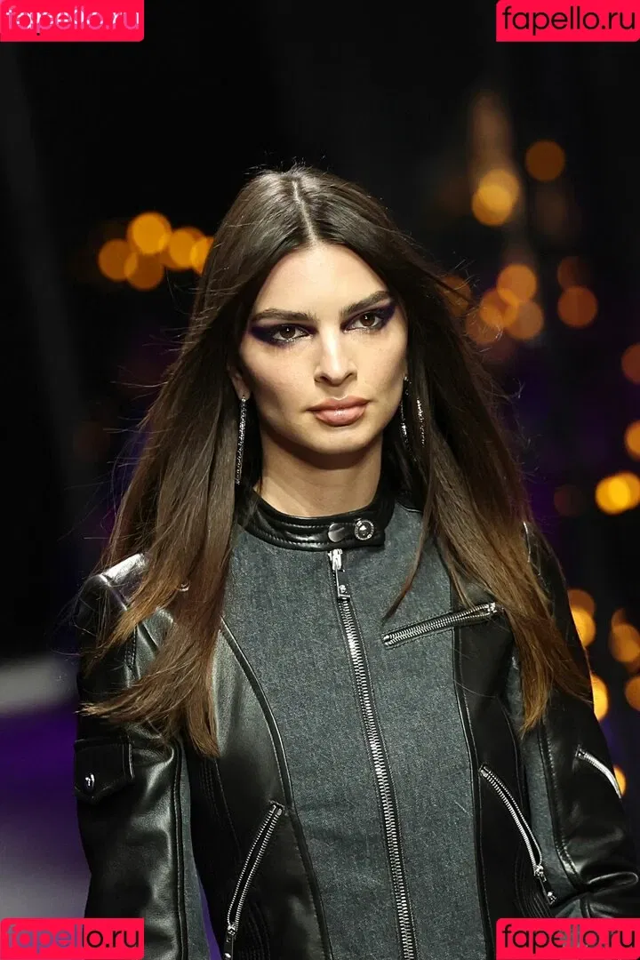 Emily Ratajkowski / emrata Onlyfans Photo Gallery 