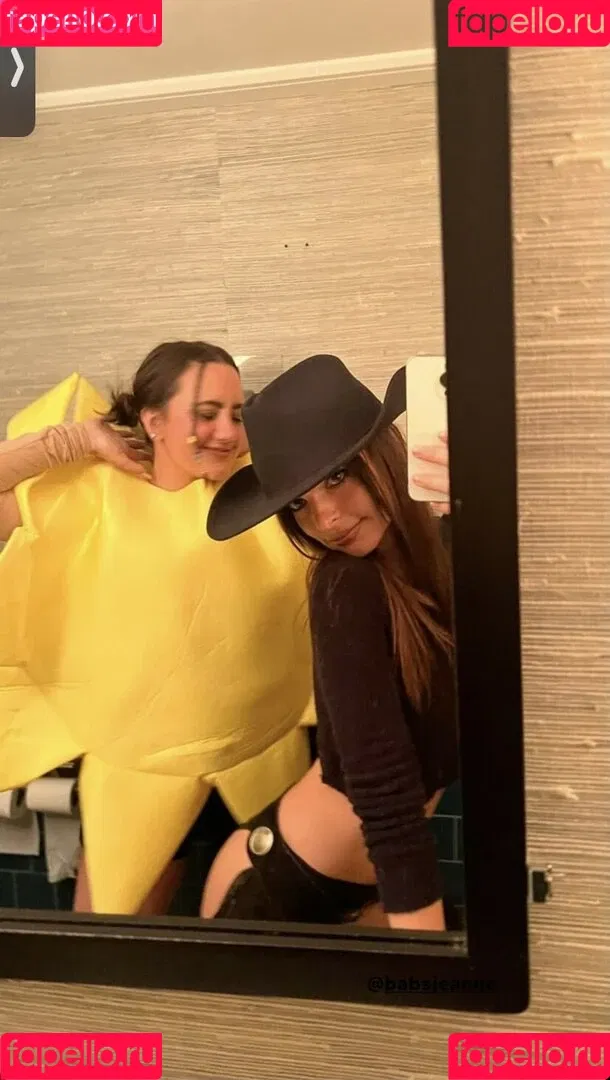 Emily Ratajkowski / emrata Onlyfans Photo Gallery 