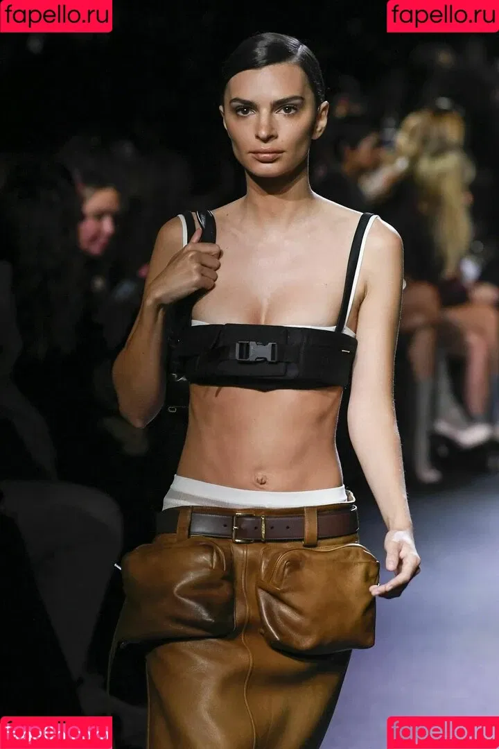 Emily Ratajkowski / emrata Onlyfans Photo Gallery 