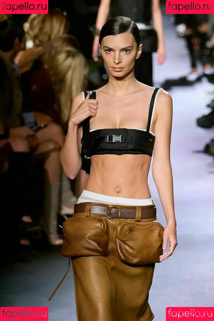 Emily Ratajkowski / emrata Onlyfans Photo Gallery 