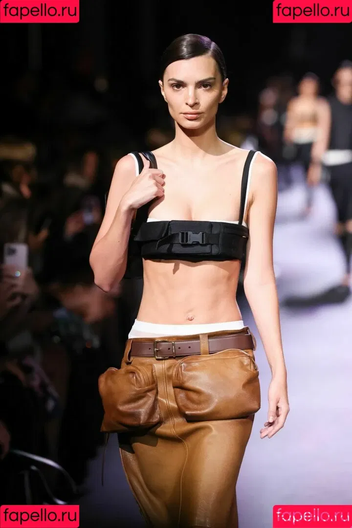 Emily Ratajkowski / emrata Onlyfans Photo Gallery 