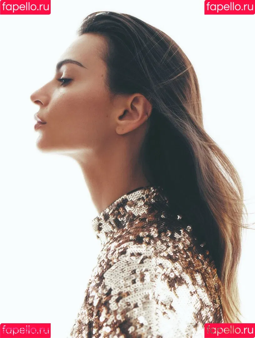 Emily Ratajkowski / emrata Onlyfans Photo Gallery 