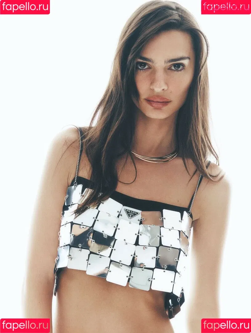 Emily Ratajkowski / emrata Onlyfans Photo Gallery 