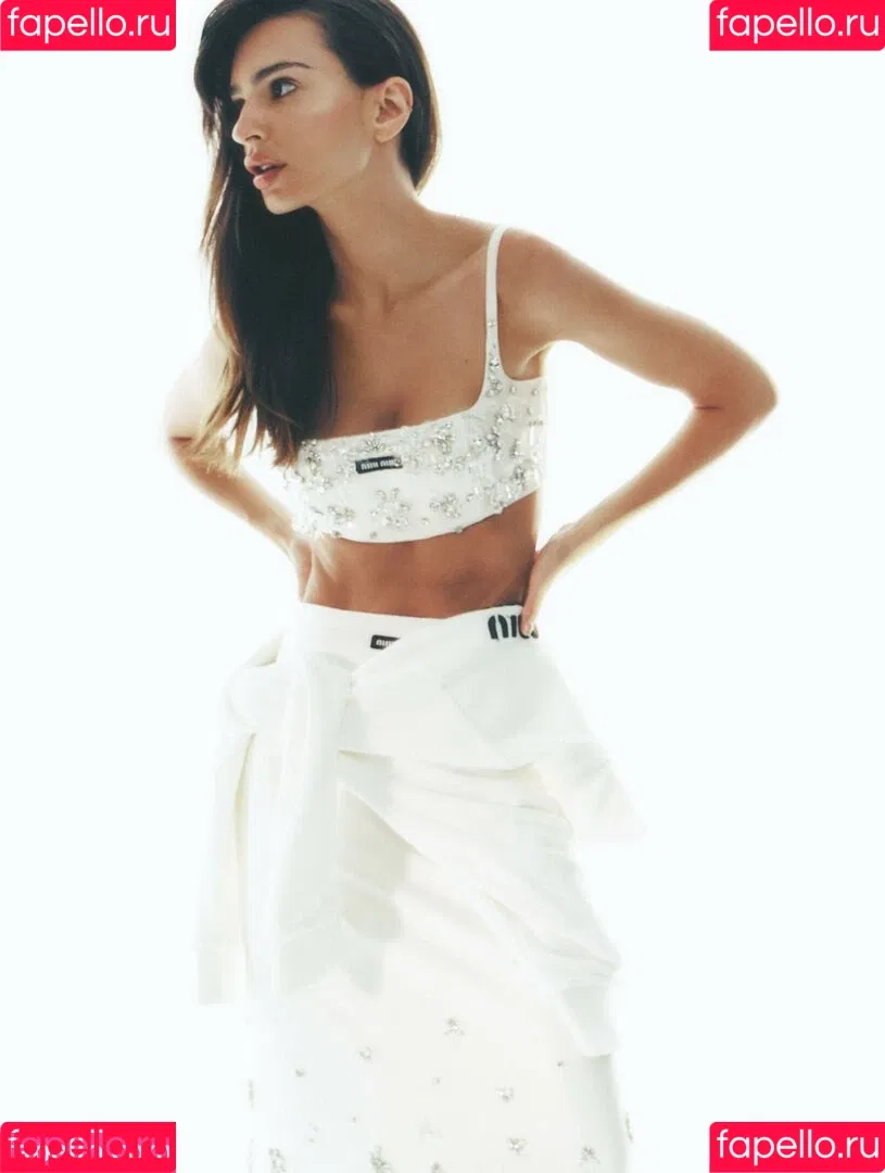 Emily Ratajkowski / emrata Onlyfans Photo Gallery 