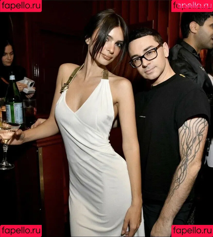 Emily Ratajkowski / emrata Onlyfans Photo Gallery 
