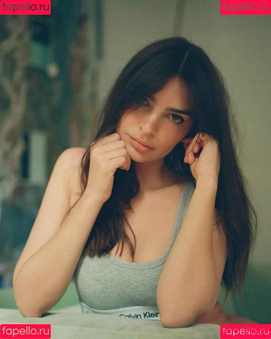 Emily Ratajkowski / emrata Onlyfans Photo Gallery 