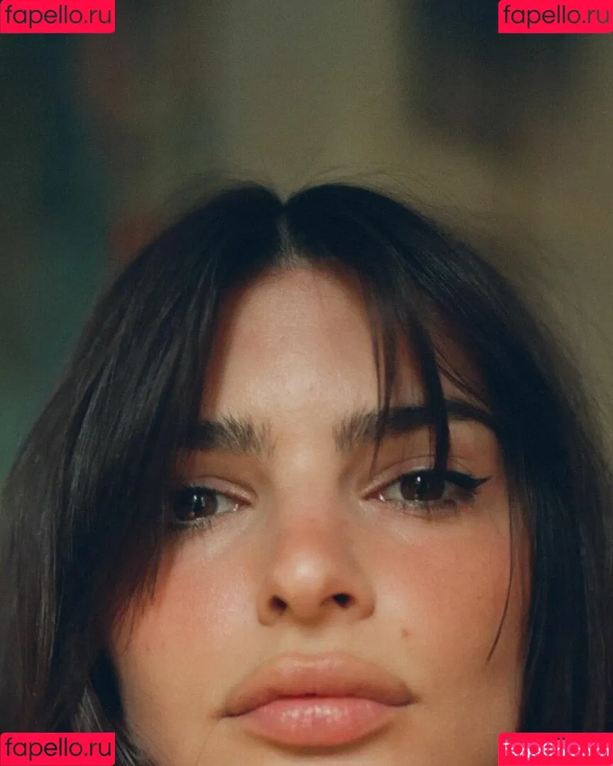 Emily Ratajkowski / emrata Onlyfans Photo Gallery 