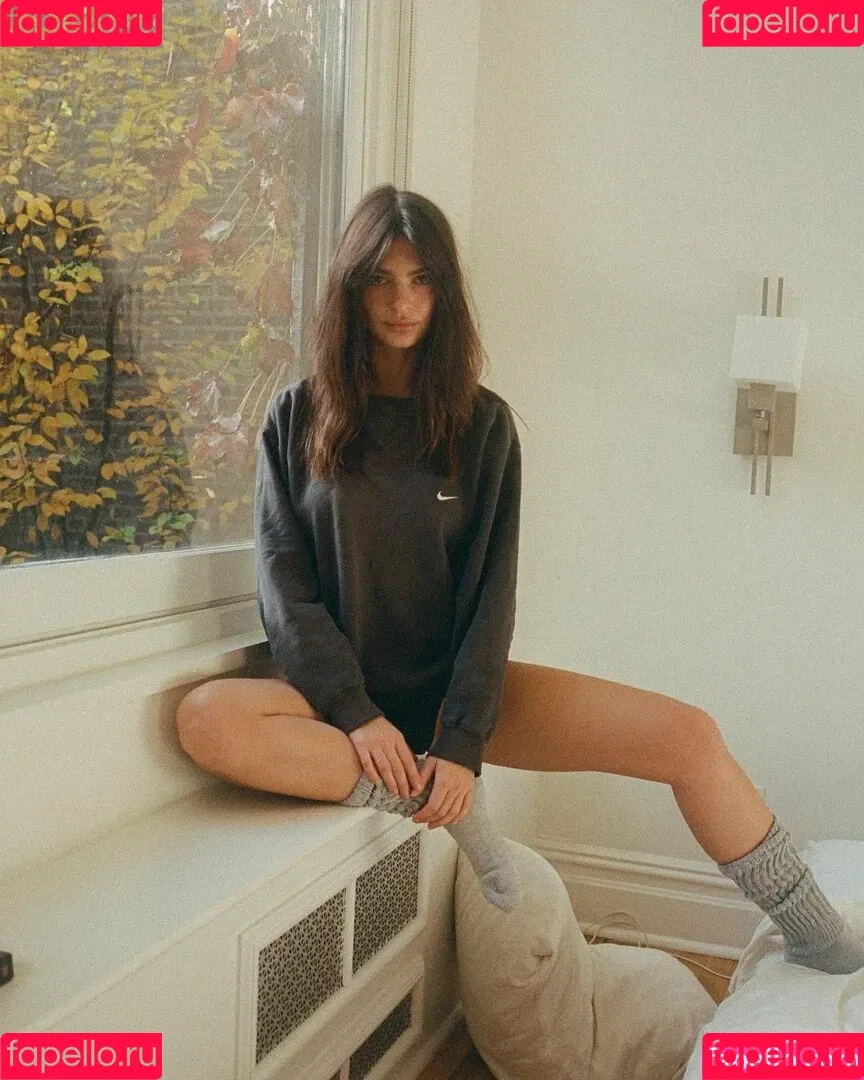 Emily Ratajkowski / emrata Onlyfans Photo Gallery 