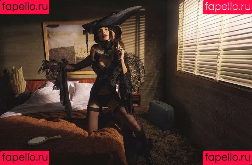 Emily Ratajkowski / emrata Onlyfans Photo Gallery 