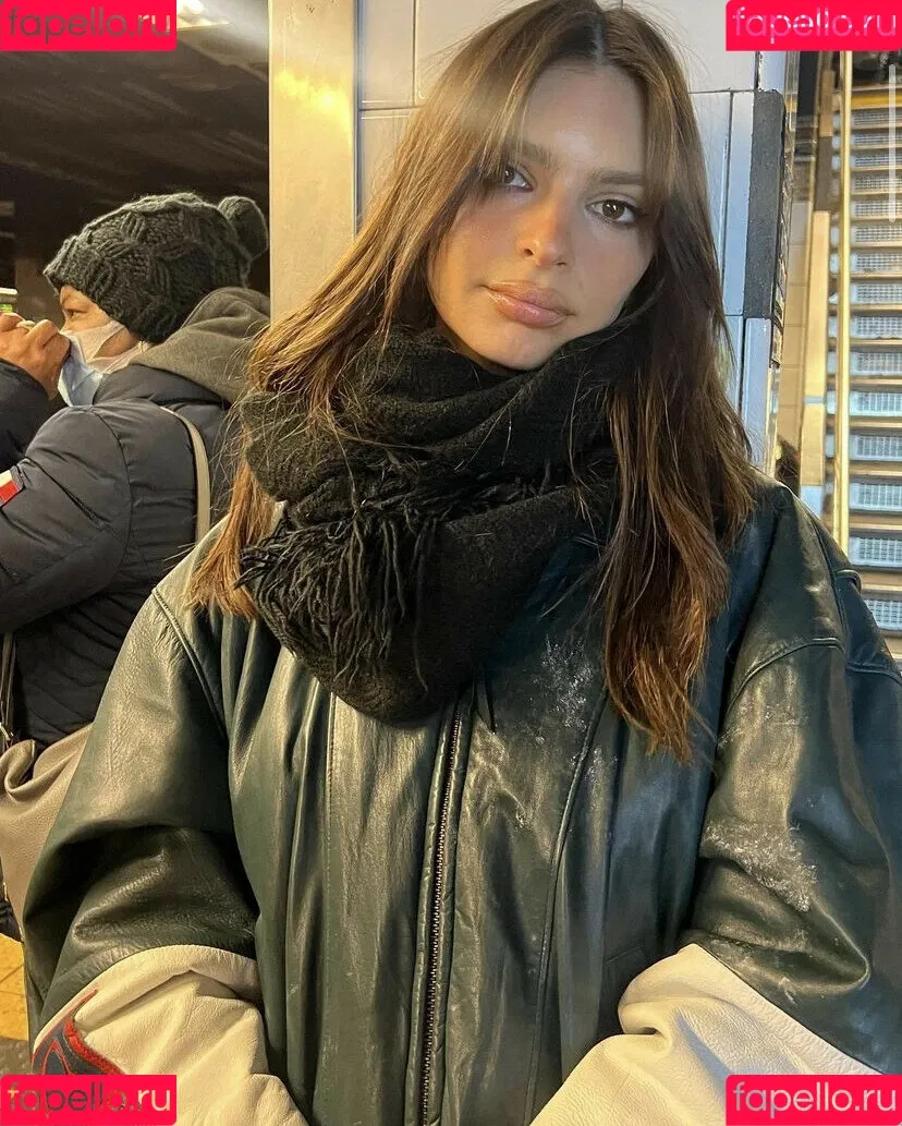 Emily Ratajkowski / emrata Onlyfans Photo Gallery 