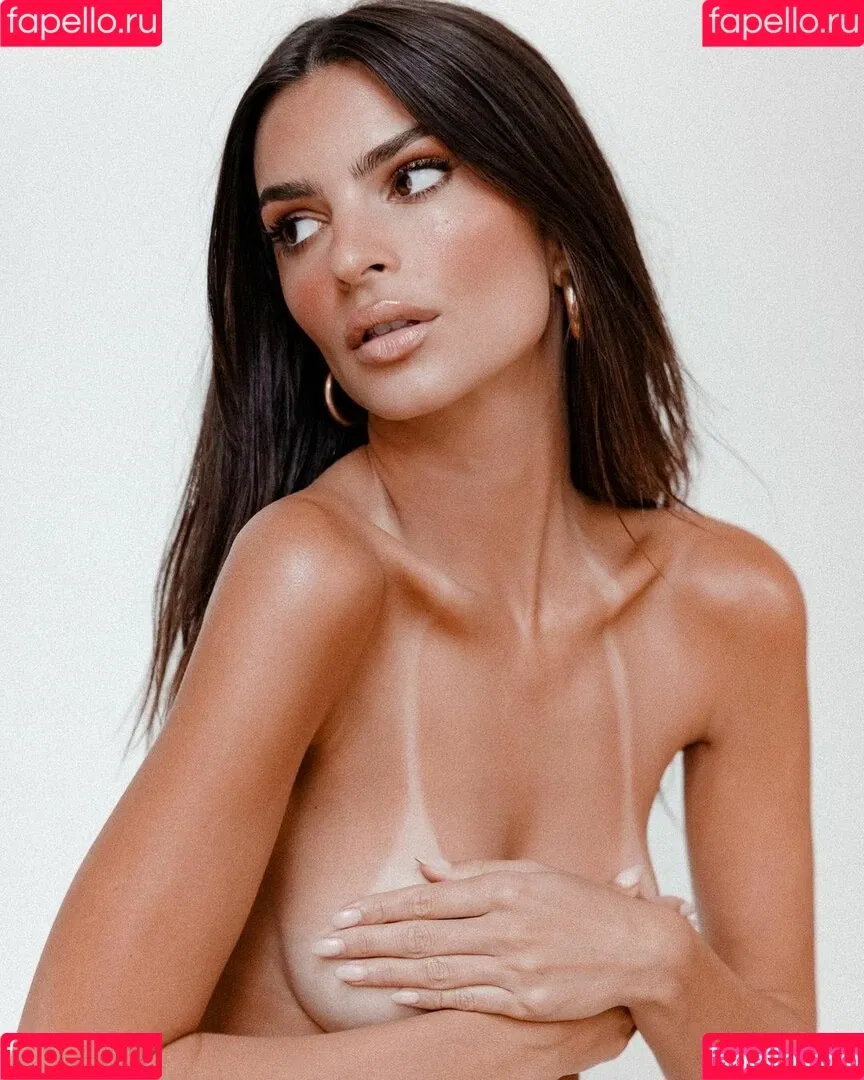 Emily Ratajkowski / emrata Onlyfans Photo Gallery 