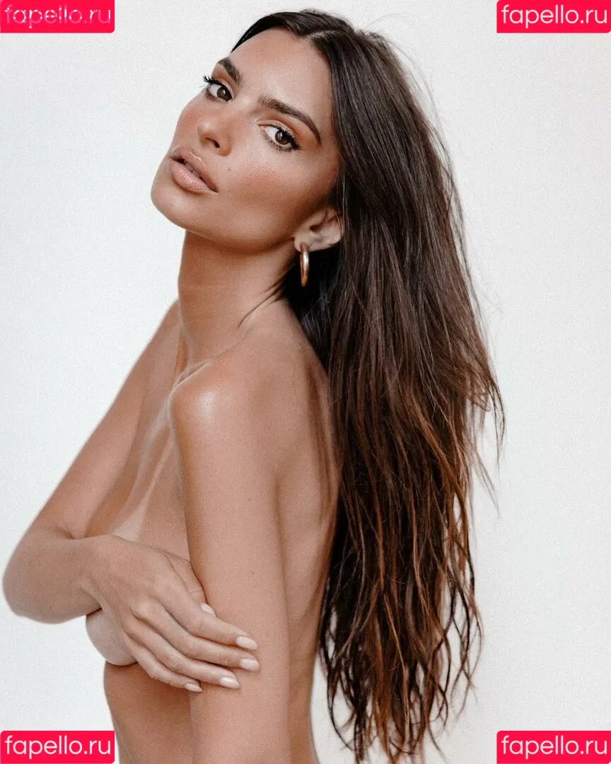 Emily Ratajkowski / emrata Onlyfans Photo Gallery 