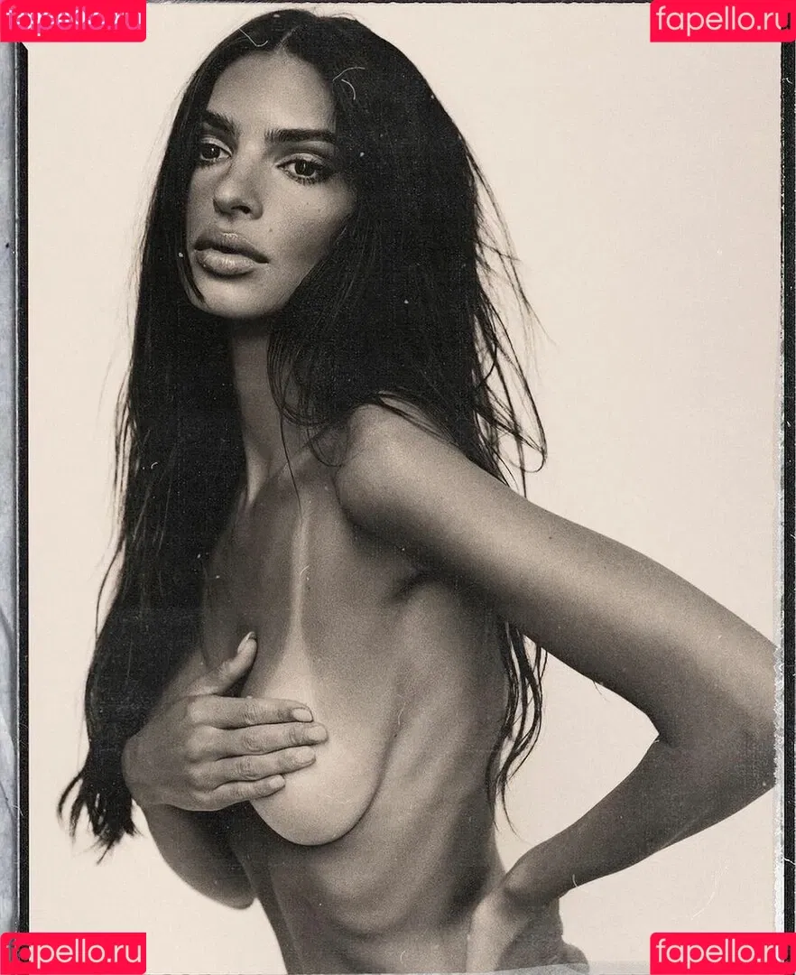 Emily Ratajkowski / emrata Onlyfans Photo Gallery 
