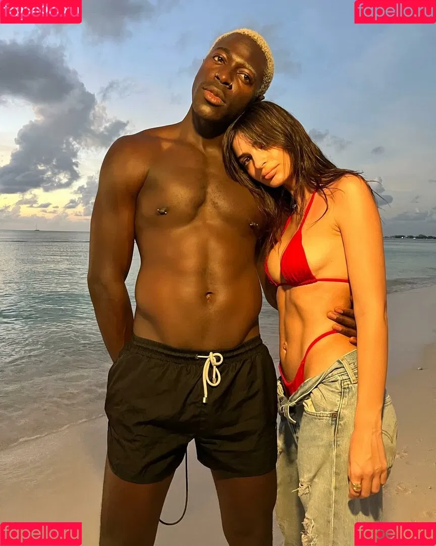 Emily Ratajkowski / emrata Onlyfans Photo Gallery 