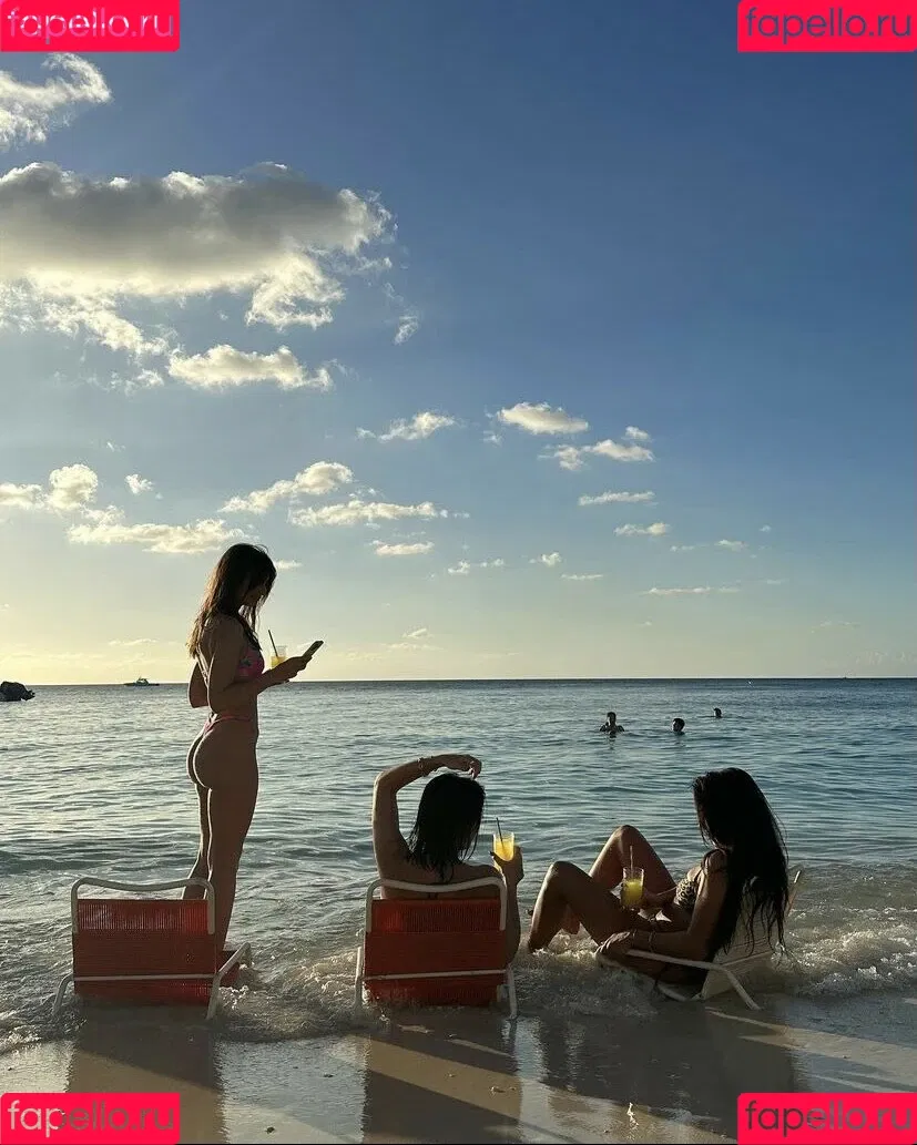 Emily Ratajkowski / emrata Onlyfans Photo Gallery 