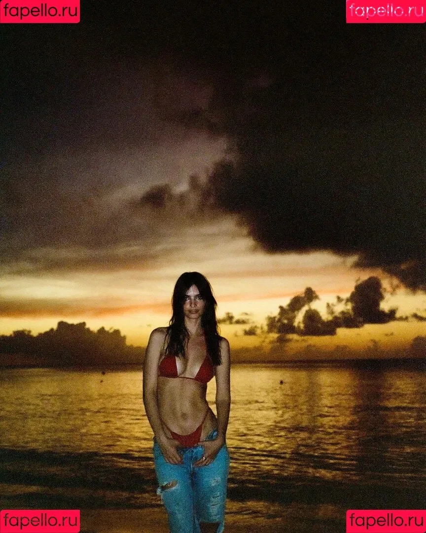 Emily Ratajkowski / emrata Onlyfans Photo Gallery 