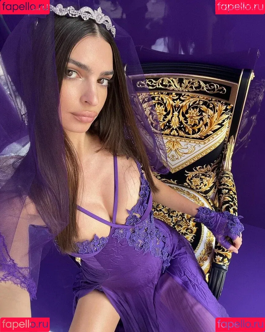 Emily Ratajkowski / emrata Onlyfans Photo Gallery 
