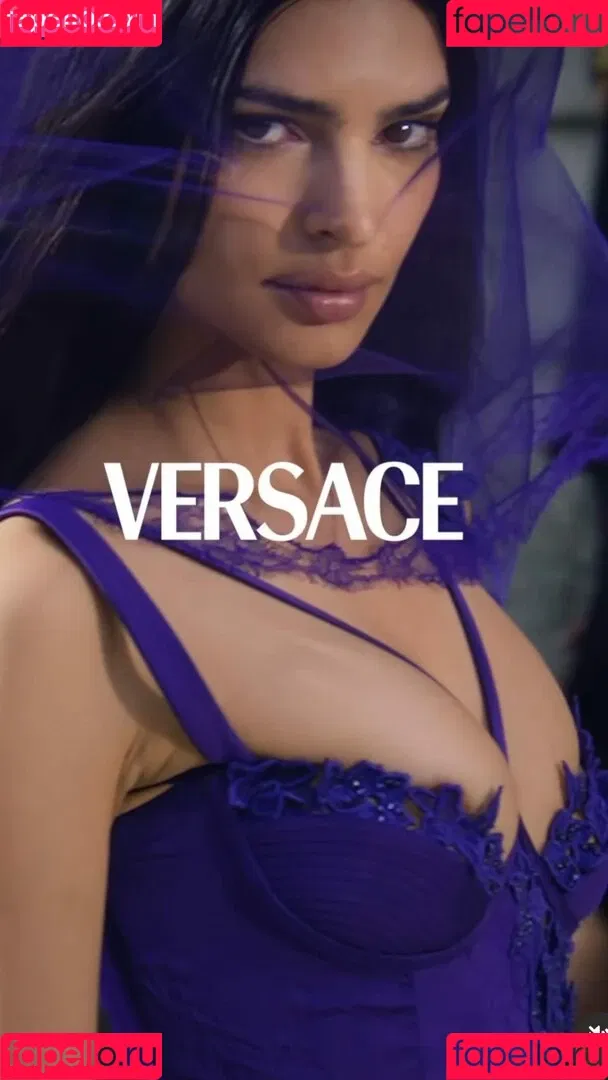 Emily Ratajkowski / emrata Onlyfans Photo Gallery 