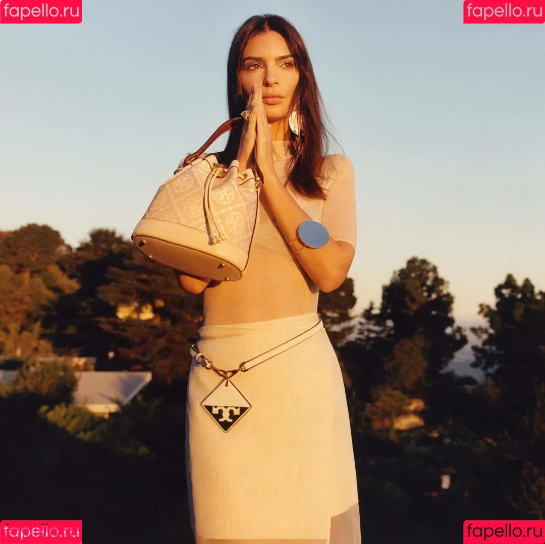 Emily Ratajkowski / emrata Onlyfans Photo Gallery 