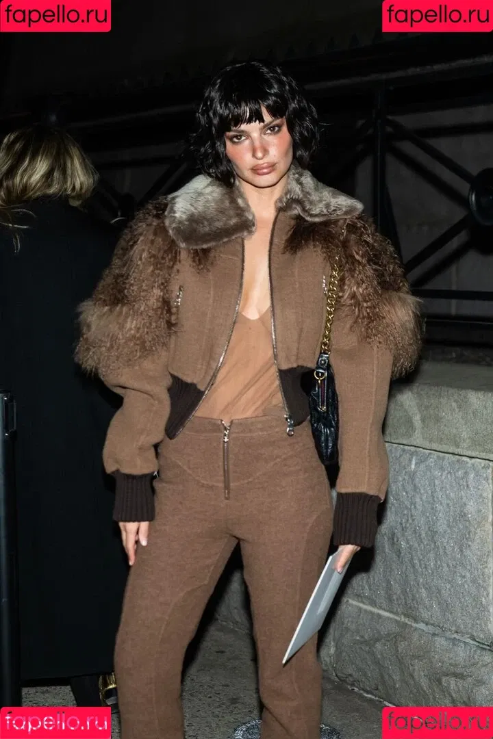 Emily Ratajkowski / emrata Onlyfans Photo Gallery 