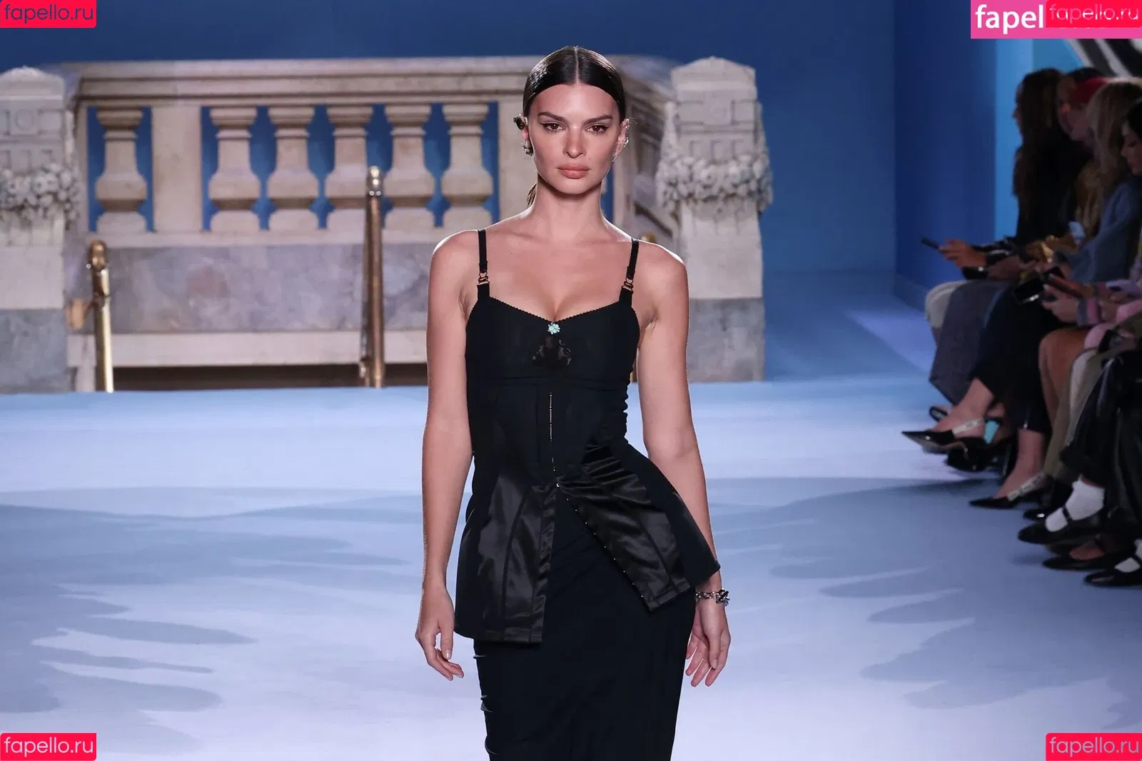 Emily Ratajkowski / emrata Onlyfans Photo Gallery 