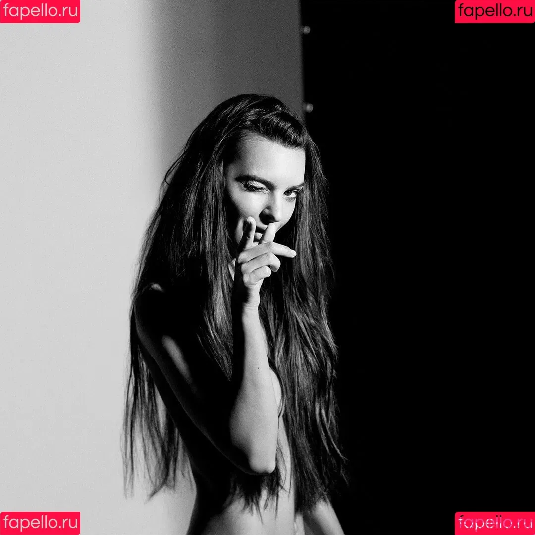 Emily Ratajkowski / emrata Onlyfans Photo Gallery 