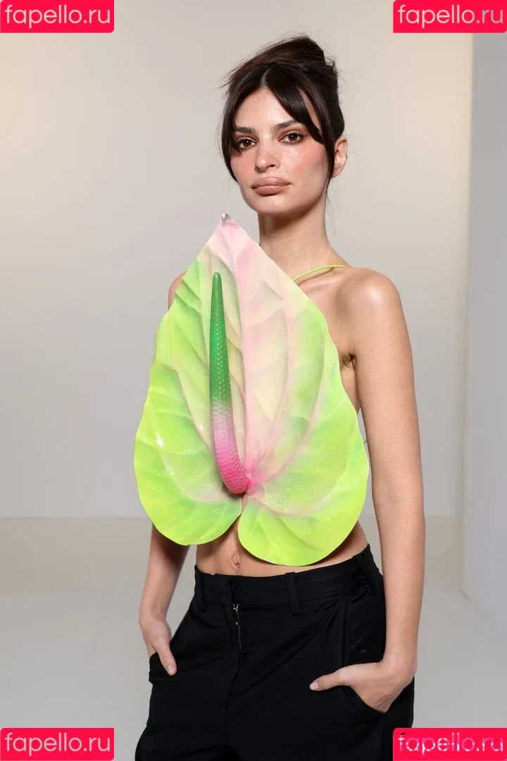 Emily Ratajkowski / emrata Onlyfans Photo Gallery 