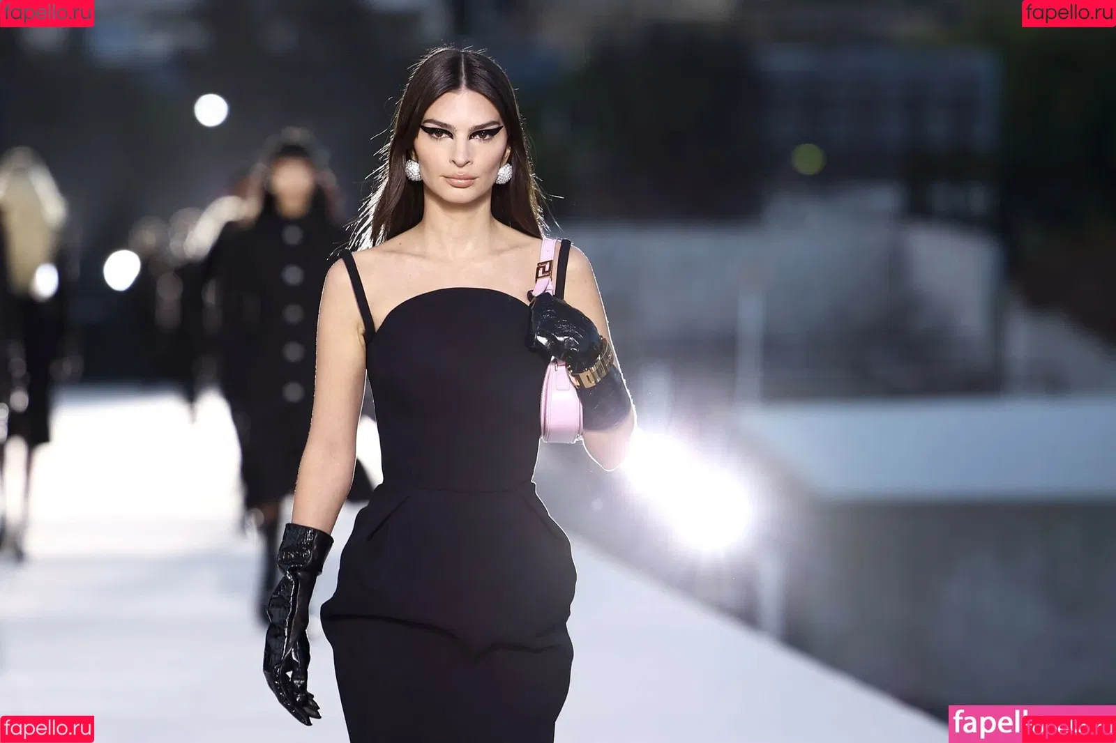 Emily Ratajkowski / emrata Onlyfans Photo Gallery 