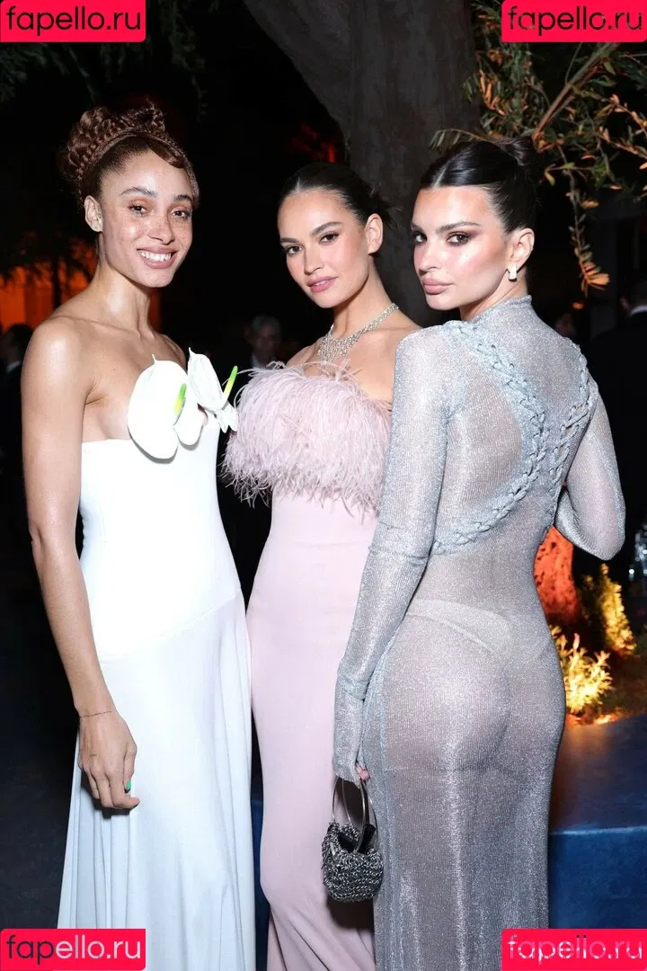 Emily Ratajkowski / emrata Onlyfans Photo Gallery 