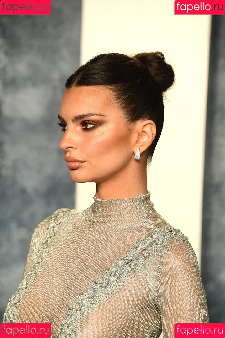 Emily Ratajkowski / emrata Onlyfans Photo Gallery 