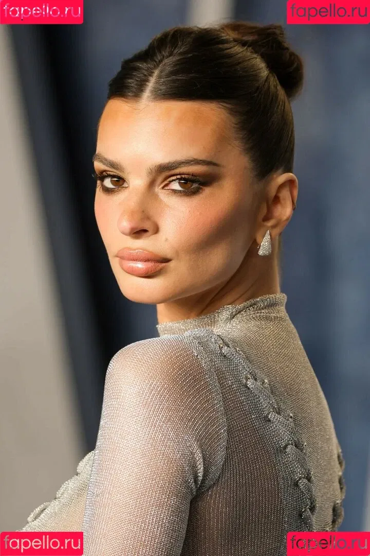Emily Ratajkowski / emrata Onlyfans Photo Gallery 