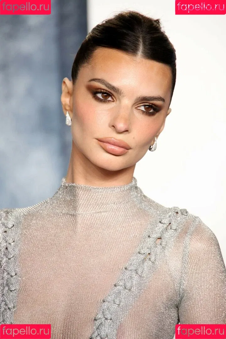 Emily Ratajkowski / emrata Onlyfans Photo Gallery 