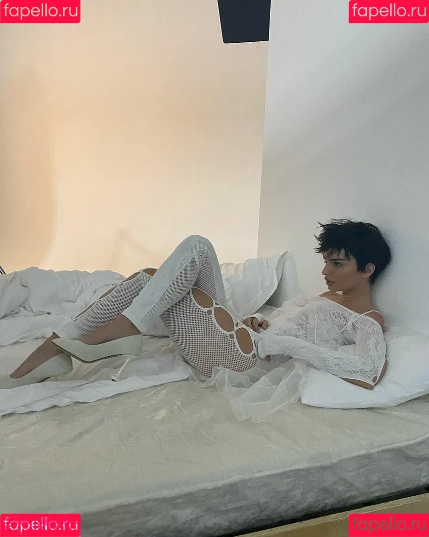 Emily Ratajkowski / emrata Onlyfans Photo Gallery 