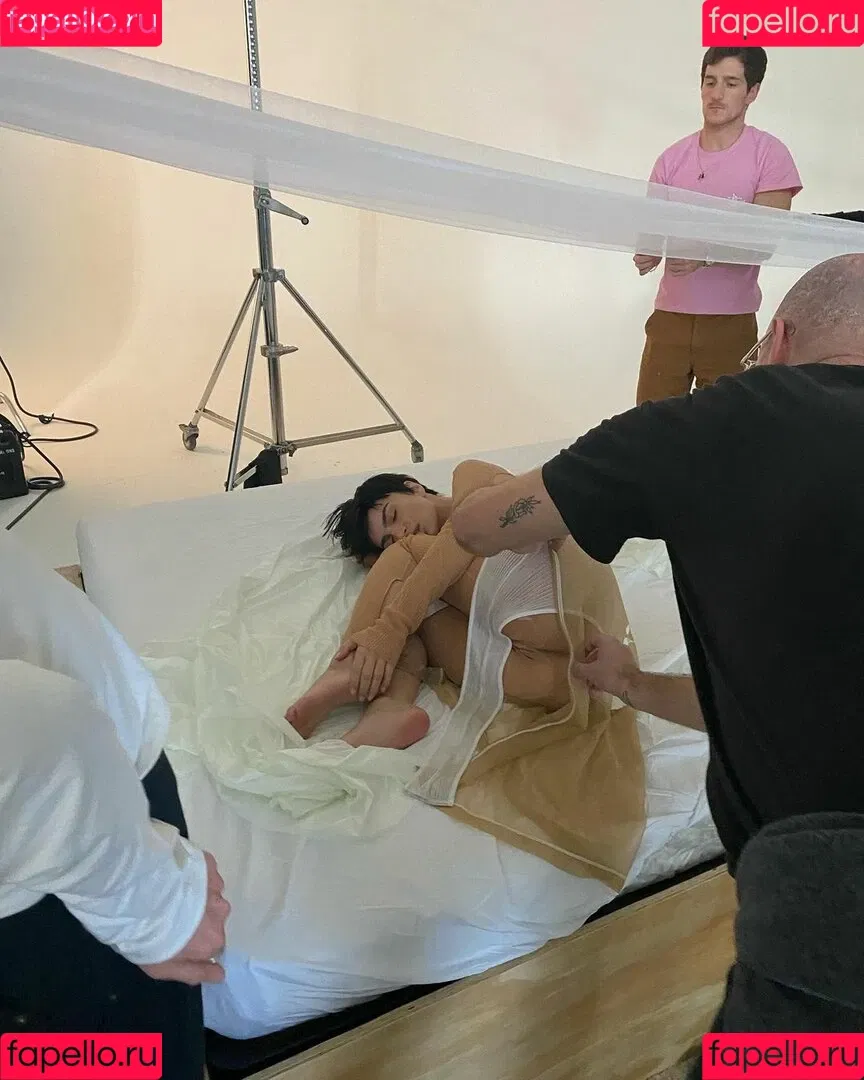 Emily Ratajkowski / emrata Onlyfans Photo Gallery 