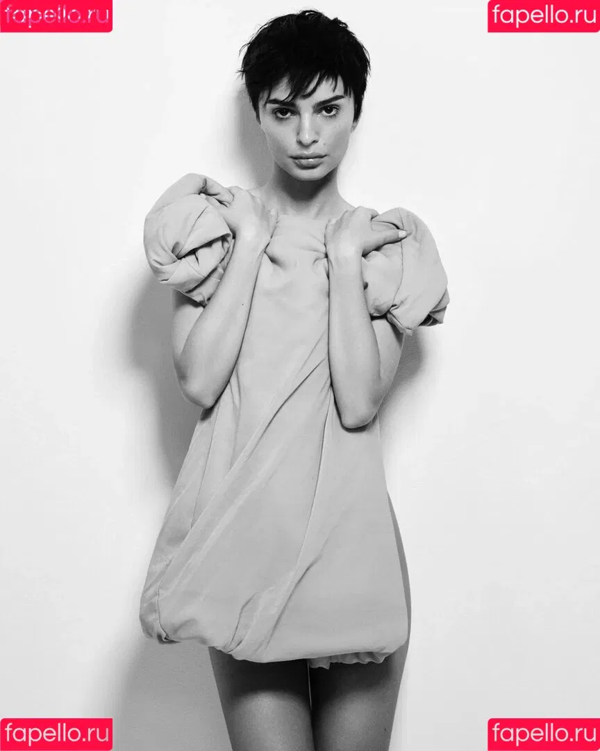 Emily Ratajkowski / emrata Onlyfans Photo Gallery 