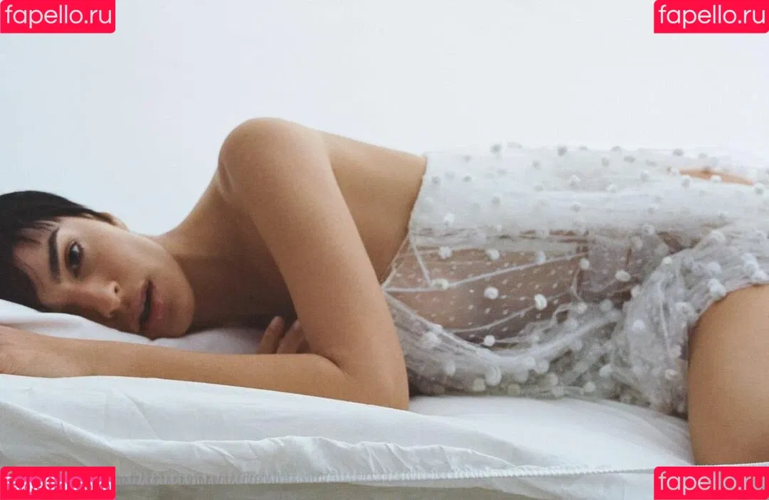 Emily Ratajkowski / emrata Onlyfans Photo Gallery 