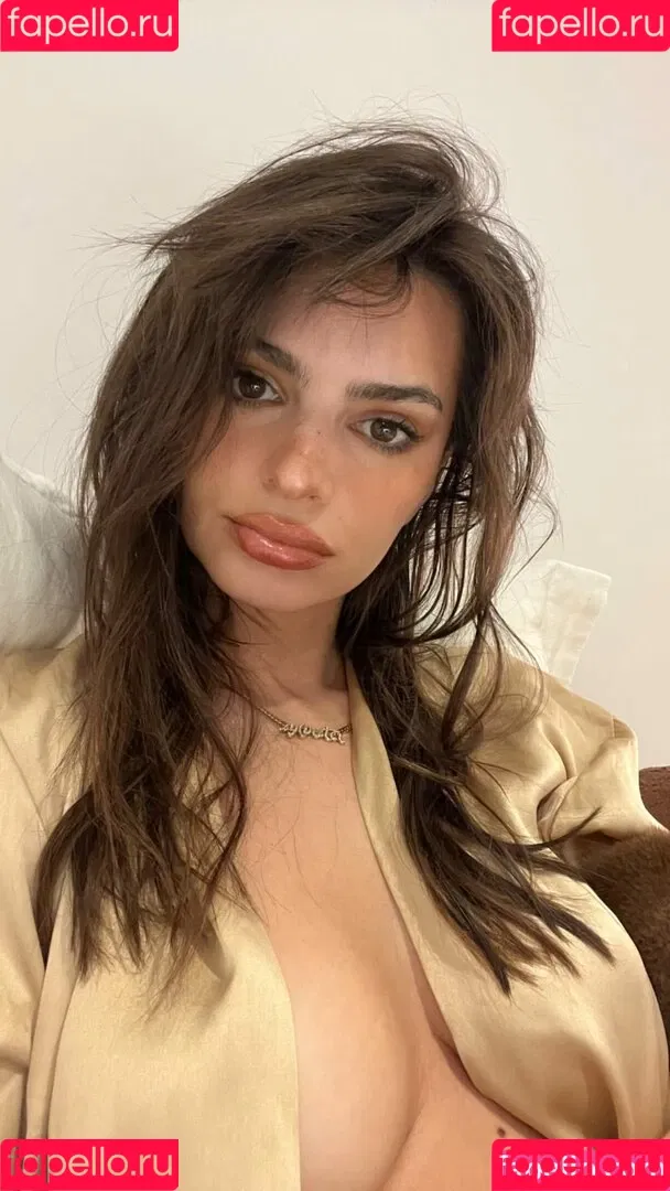 Emily Ratajkowski / emrata Onlyfans Photo Gallery 