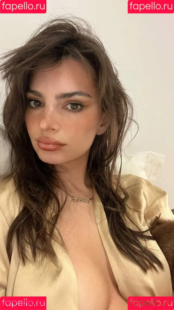 Emily Ratajkowski / emrata Onlyfans Photo Gallery 